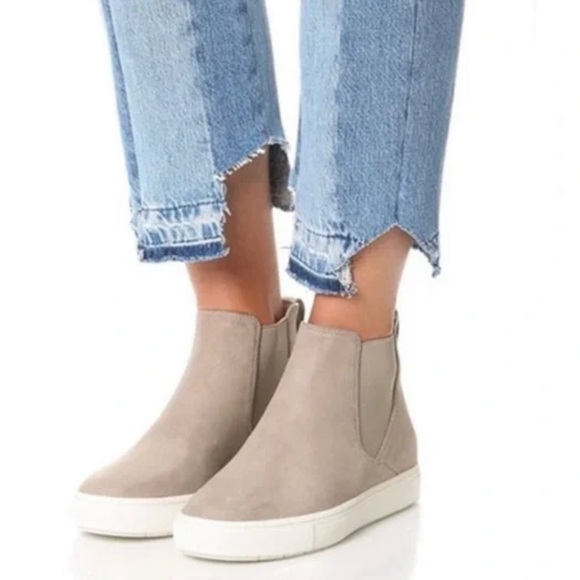 Vince Newlyn Suede Slip On Chelsea Booties Water Resistant Tan Size 6.5M - Picture 1 of 8